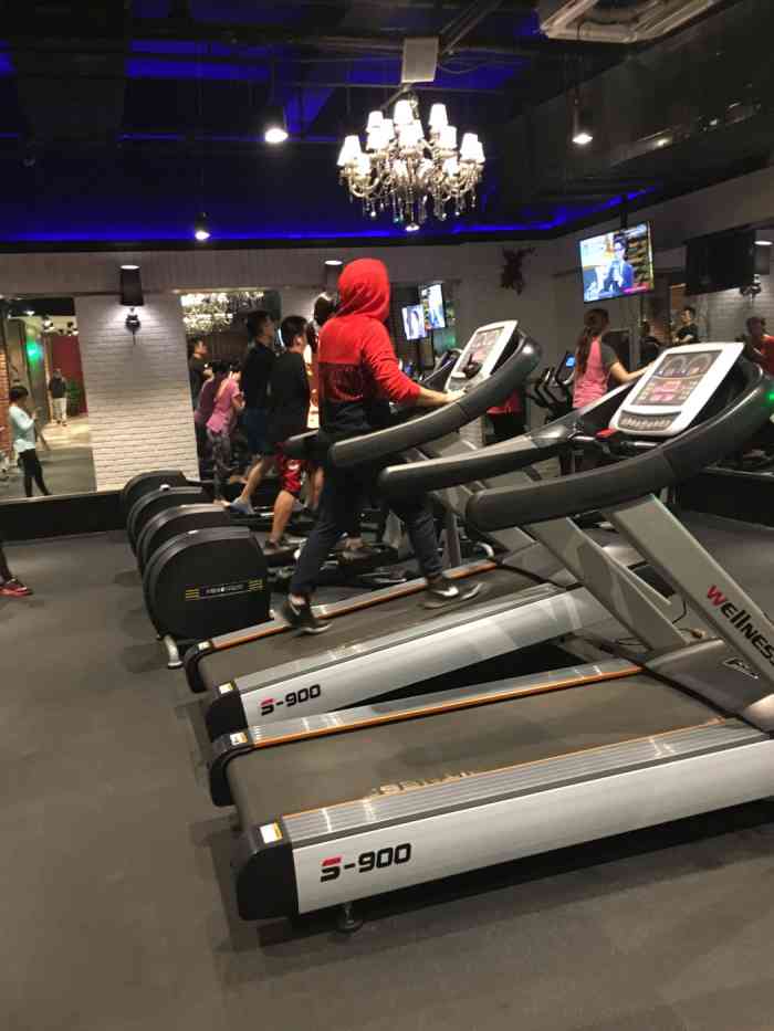 鼎龙健身(崂山店)-"有没有人告诉我,他们家有没有季卡,或暑假.