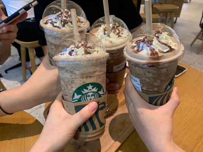 星巴克(阜阳吾悦广场店)-"哈哈哈哈哈,好久不见的罗老板自掏腰包请客.