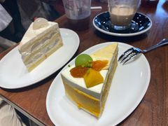 玫瑰荔枝奶油蛋糕-black rainbow coffee