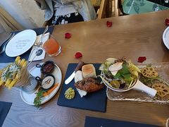 -Mark&Mars Restaurant