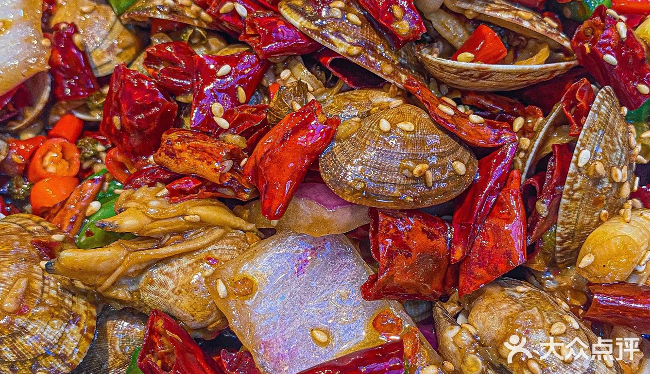 各种佐料码了一盘子 看着就很有食欲 果不其然