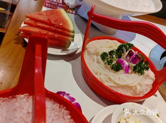 今天火锅吃撑了，超满足