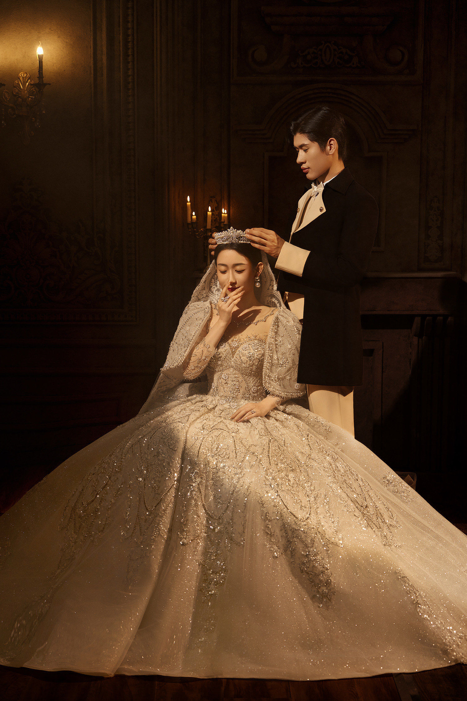 一套浪漫大气的光影宫廷风婚纱照
很难不爱的高级感婚纱照风格
