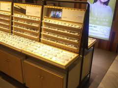 -LOOK眼镜·蔡司依视路配镜(宝山万达店)