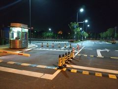 -雪绒花路停车场