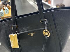-东荟城名店仓