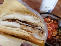 招牌肉夹馍-两勺子一碗口水鸡拌面