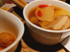 无花果海底椰雪梨汤-炖物24章·顺时轻养茶(杭州大厦店)