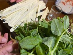 豌豆尖-岳记兴隆·青城腊排铜火锅(融创店)