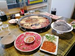 -渝嘴小老弟老火锅(华新村店)