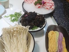 -洪氏嗨捞·猪肚鸡火锅(阳光天地店)