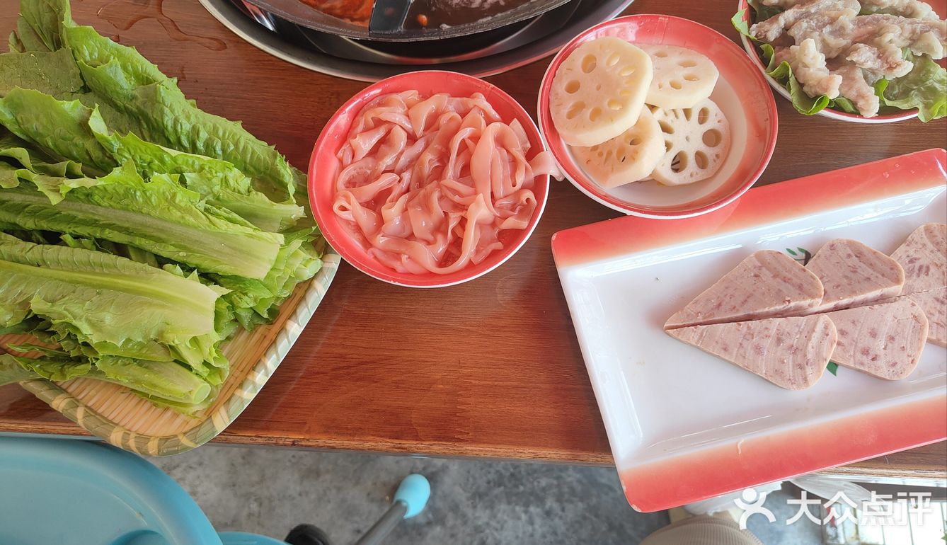 今天火锅吃撑了，超满足