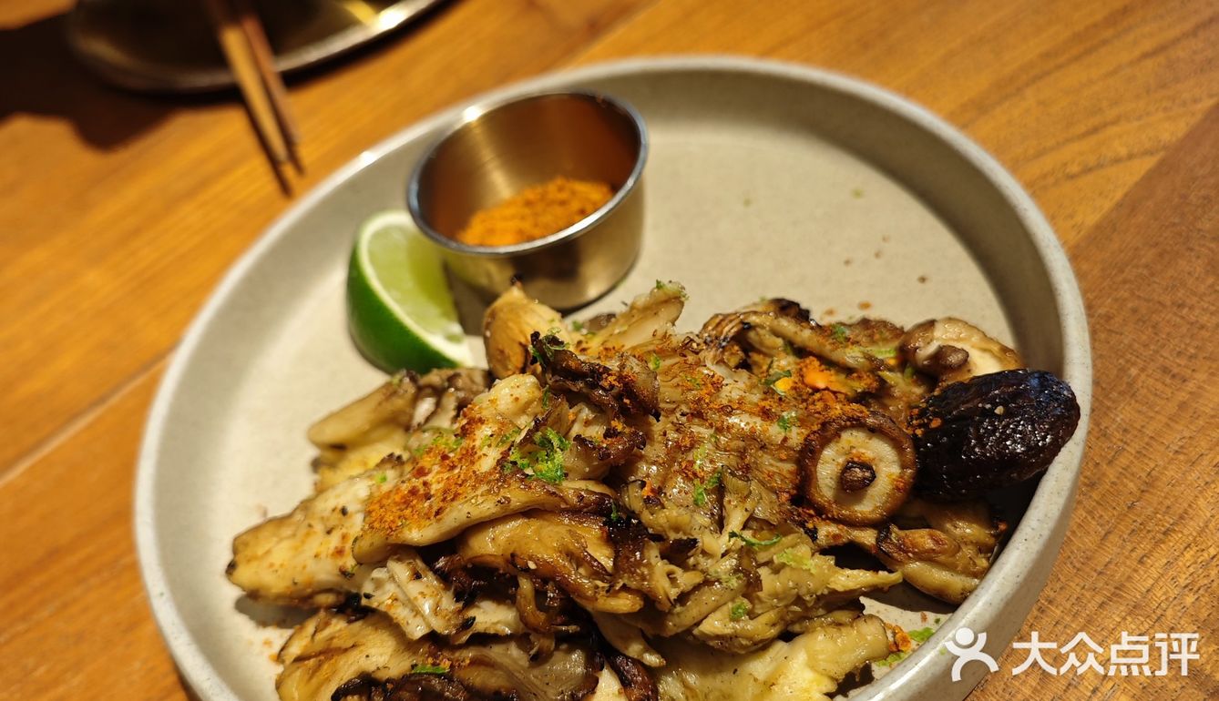 个人觉得他们家的招牌菜应该是沙甸烤半鸡和黑松露肉酱拌面