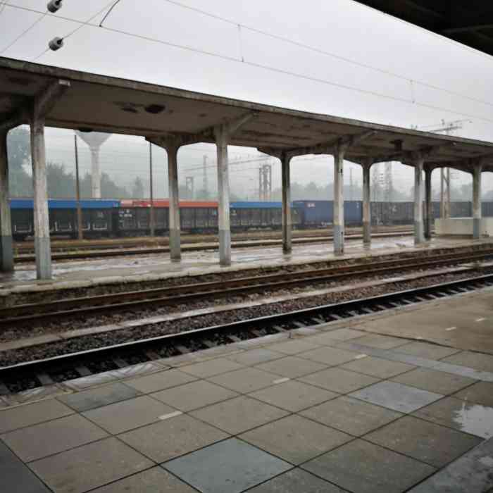 三门峡西站-"三门峡西站的火车站广场特别的有特色,一年.