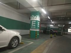 -繁花中心-停车场