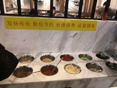 自助调料区-小牛叔鲜切牛肉·火锅·烤肉自助(公济桥路店)