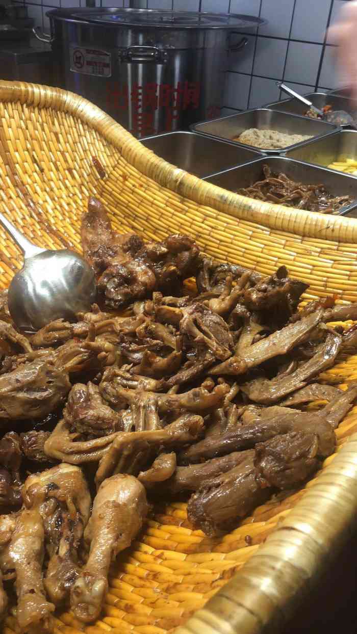 王氏现捞卤菜鸭脖-"很久没有吃卤味,看到这家口碑不错就试试看.