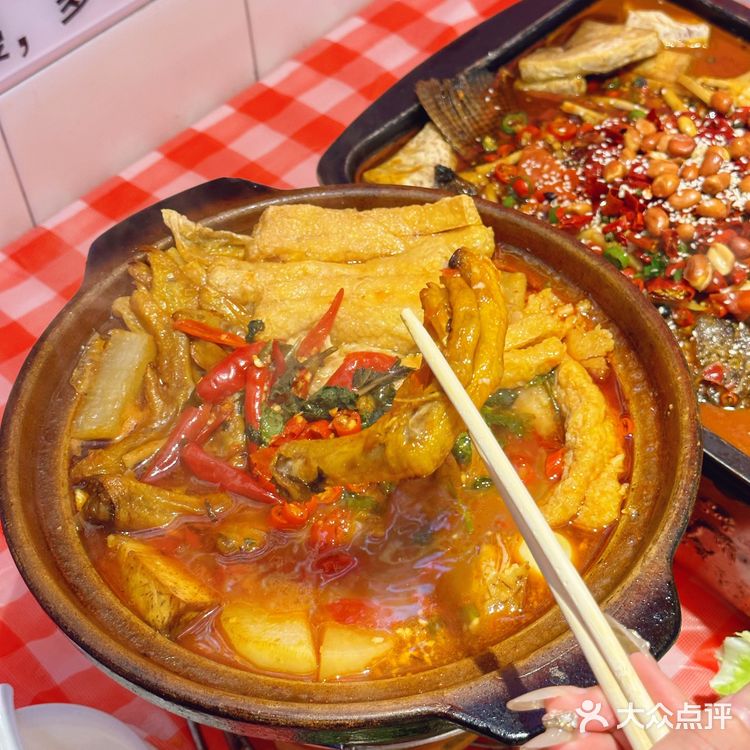 阳朔西街超地道的螺蛳鸭脚煲！！ 