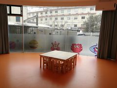 -小门牙好性格托育(北外滩中心)