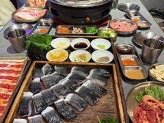 -围炉肉舍•炭烤活鳗•丹东海鲜烤肉(步行街店)