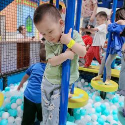 -天空之城家庭互动游乐场
