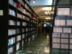 -钟书阁(松江泰晤士小镇店)