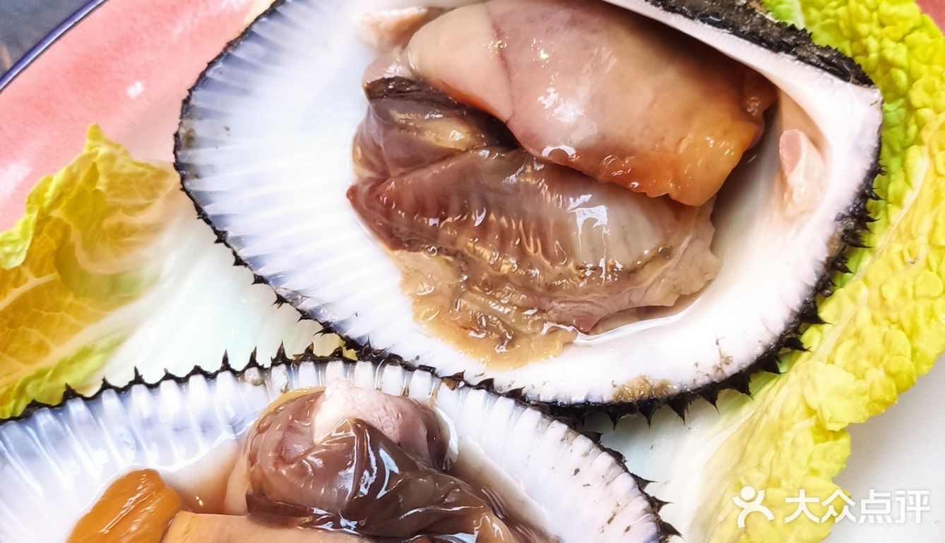 粮道街终于也开了一家海鲜打边炉，店面还挺精致的