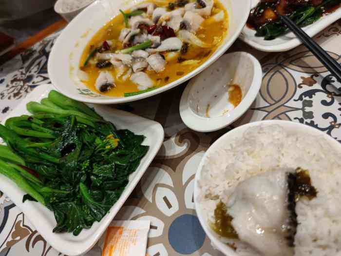 大三巴茶餐厅(优特汇店)-"环境基本都大同小异,播放的歌大部分都系香.