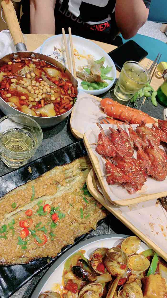 鸿宇海鲜烧烤-"一家老小来鲅鱼圈玩,老公说吃海鲜烧烤,在.