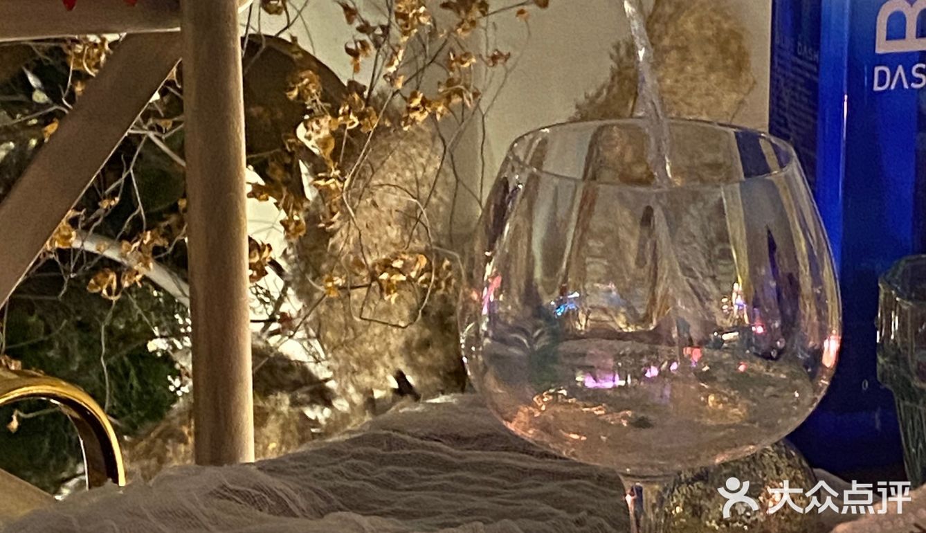青岛探店｜𝐈𝐍𝐈𝐙𝐈𝐎🍾捕捉浪漫的餐酒吧