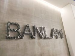 前台-斑斓色彩沙龙