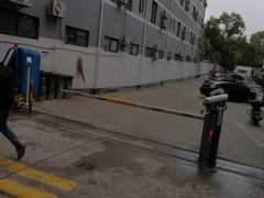 -沃尔玛上海田林店-地面停车场