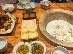 -滇香肴·云南菜蒸汽石锅鱼(云南北路店)