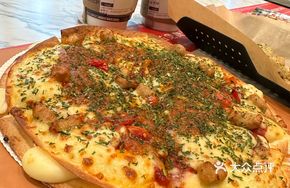 Crispy Classic Italian Meat Sauce Pizza