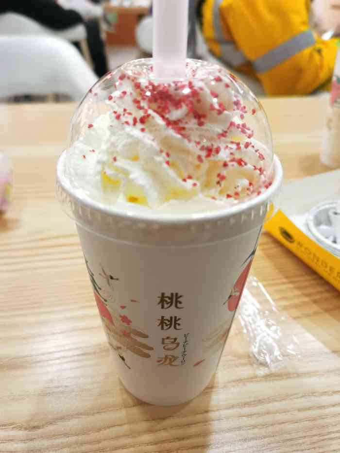 打分 「桃桃草莓慕雪」没喝出桃子的味道,草莓是鲜果肉,但是酸,味道