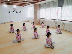 -舞艺舞蹈文化艺术培训中心
