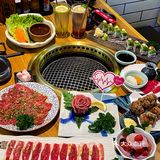 第一次在电车里吃烤肉太有意思了