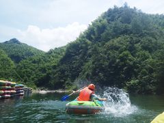 -安吉龙王山峡谷漂流