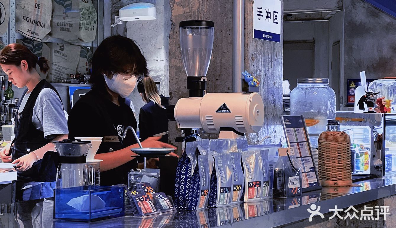 深圳探店｜克莱因蓝工业风咖啡厅SOMETHING FOR🔵⚪️