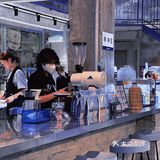 深圳探店｜克莱因蓝工业风咖啡厅SOMETHING FOR🔵⚪️