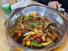 -愉肴麻辣香锅(中山路店)