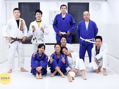 -菠萝格斗巴西柔术训练馆