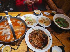 -老滇山寨•云南特色菜•地方菜•民族风情歌舞表演(金碧店)