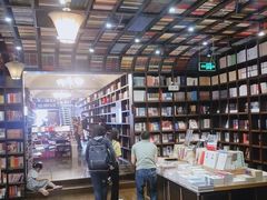 -钟书阁(松江泰晤士小镇店)