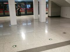 -体育场(地铁站)