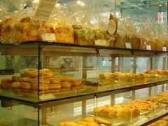 面包甜点陈列柜-面包新语(融创茂店)