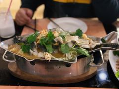 冬阴功筒骨汤底-金厨泰国餐厅·全泰籍厨师料理(拱北店)