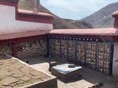 -比如骷髅墙景区