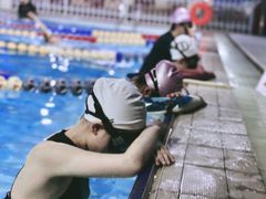 -虹桥河滨花园会所游泳馆