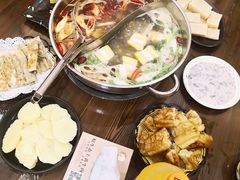 -乡土黄·鲜牛肉火锅·小龙虾(兴业街店)